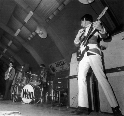 Ca. October 1966, with Fender Telecaster with rosewood neck. Amplifiers are 1966 Marshall model 1959 Super Lead (top) and 1966 Marshall Major 200-watt (“The Pig”), powering two Marshall 8×12 cabinets.