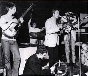 In ’64, John with early Marshall JTM45 and early Marshall 4×12, and Pete with custom ’64 Fender Pro head connected to one early Marshall 4×12 on table. Guitar is 1964 Rickenbacker Rose, Morris, Co., Ltd, 1998.