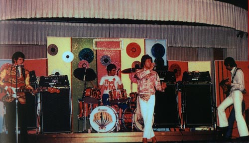 Ca. July 1967, U.S. tour with U.S. Thomas Organ (Vox) V1141 Super Beatle solid-state amps and cabs.