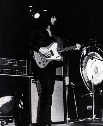 Ca. 1971, with custom-color (possibly orange) Gibson Thunderbird IV bass (“Non-Reverse”-style). Early version of Sunn rig, with Hiwatt SE4123 and Sunn 4×12 cabinets, and Hiwatt CP103 amplifier (as spare).