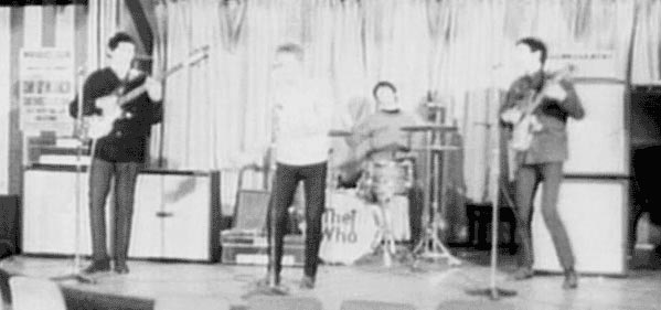 At the Marquee. Precursors to the actual “Marshall” stack, John sits two Marshall 4×12s side-by-side, powered by a Marshall JTM45, and Pete stacks a blonde ’64 Fender Bassman head on two Marshall 4×12 cabinets.