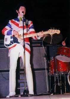 Ca. 1967, with two modified Sound City L100 amps and four Marshall 4×12 cabs.