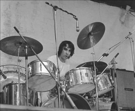 14 February 1970, Leeds University Refectory, with Champagne Silver Premier kit.