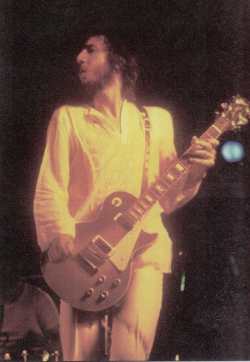 24 Aug., 1972, Gothenburg, Scandinavium, Sweden, cherry sunburst model, with strap pin behind neck/body joint.