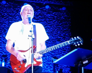 On stage, Xcel Energy Center in St. Paul, Minnesota, USA, on 6 Sept. 2019, with 1962 Epiphone Coronet.