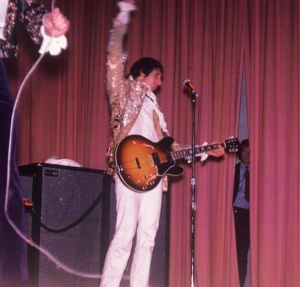 Click to view larger version. Southfield High School, Detroit, Michigan, 22 Nov. 1967, with two Sunn 100S amplifiers and 2×15 cabinets, playing a Gibson ES-335. (Photo: SoundCityChris)