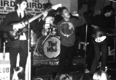 16 April 1965, two PA amplifiers, a Vox at left, and Marshall model 1963 JTM45 45-watt Super P.A. amplifier on right, on floor behind Roger.