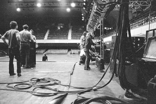 1976, lighting setup at Winterland Auditorium, San Francisco. Courtesy thewho.org. © Dennis McCoy.