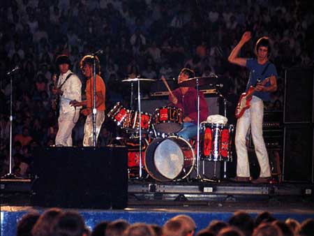 August 1968, at the Singer Bowl, New York, with Fuzz Face visible behind Pete’s foot.