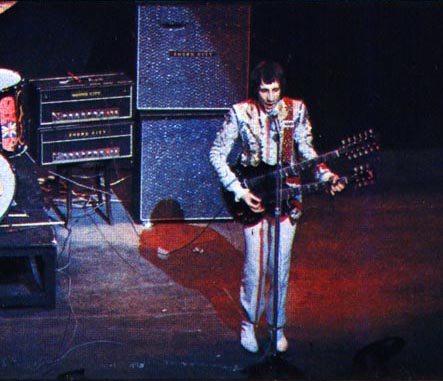 Ca. October 1967, two customized Sound City L100 amplifiers, with two different Sound City badges. Cabs are two Sound City 200w 4×12s with herringbone grillecloth. Guitar is Gibson EDS-1275 double-neck.